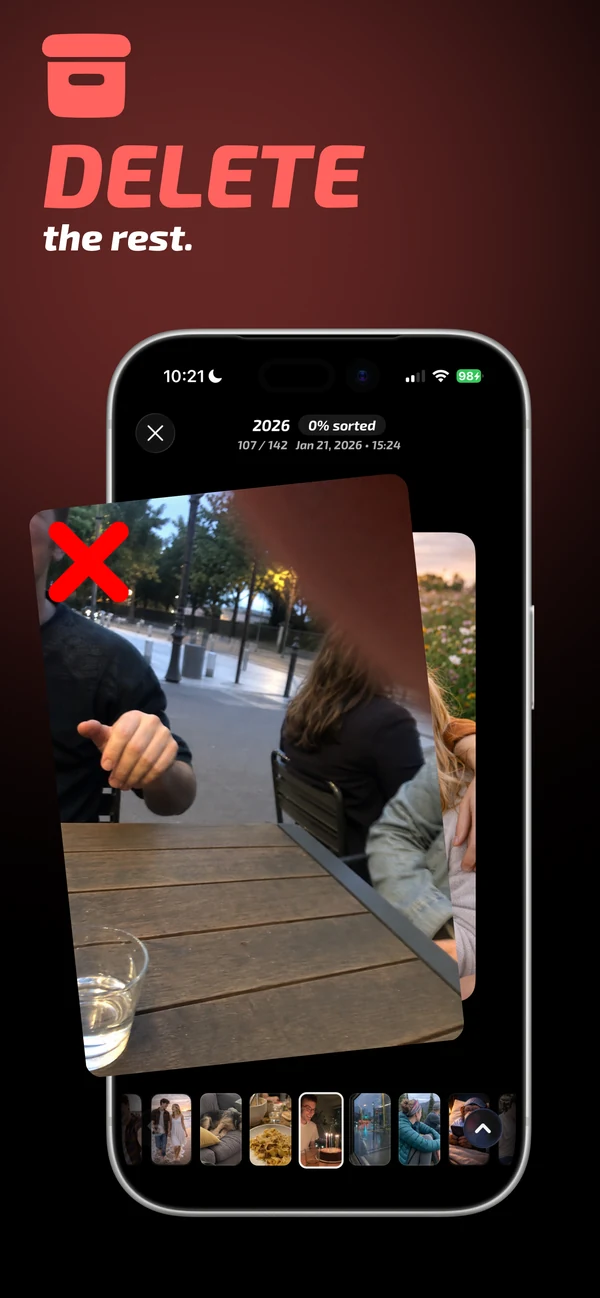 Swipe to mark unwanted iPhone photos for deletion in Mochi